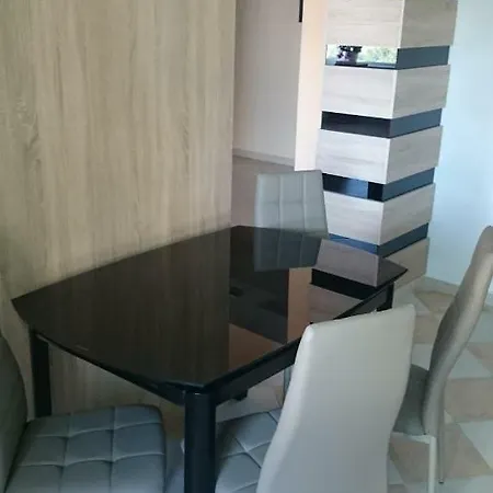 아파트 Apart Orion Mamaia