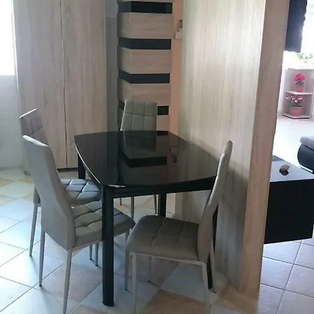 아파트 Apart Orion Mamaia